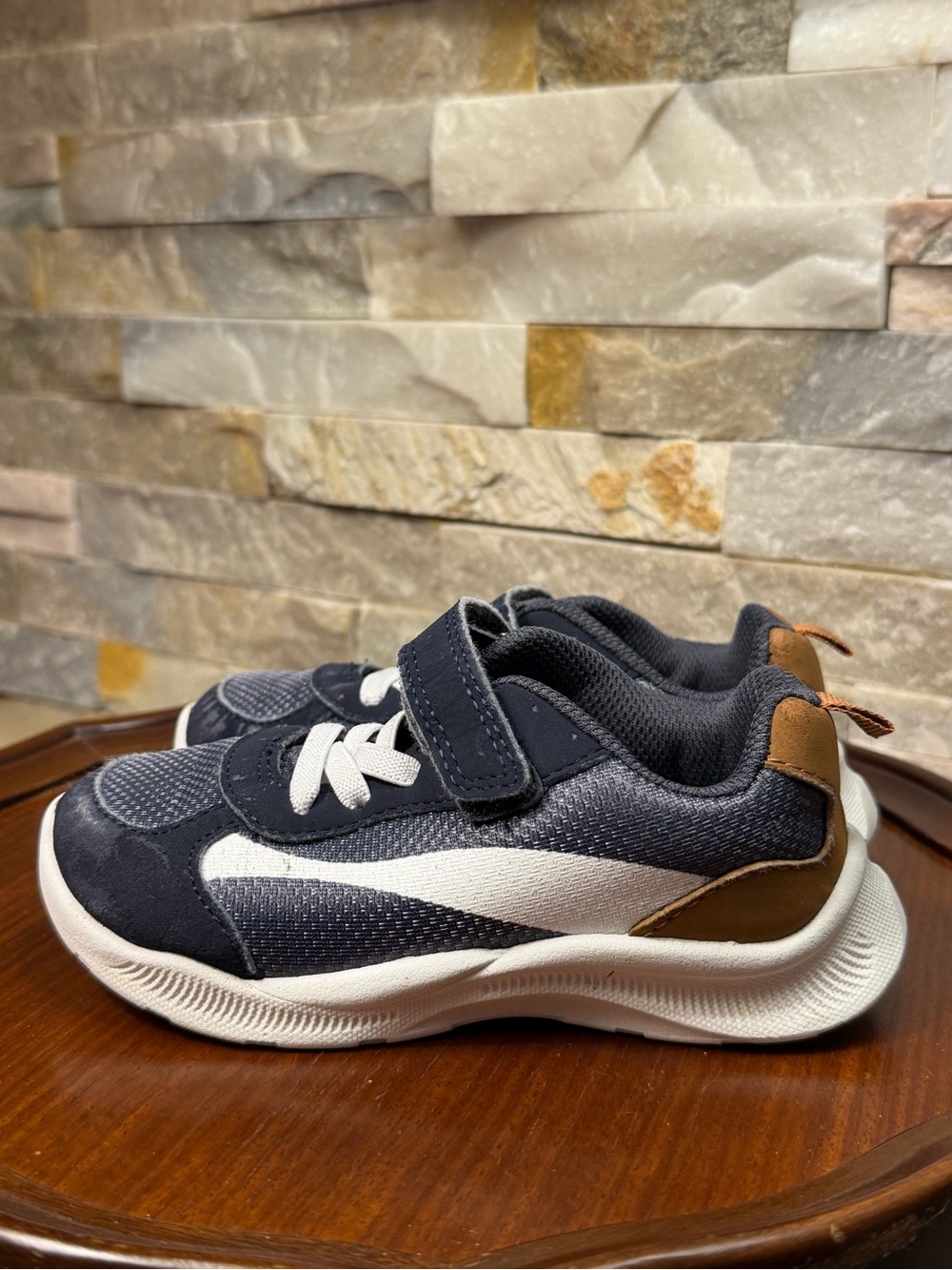 Boys Sz 10 OshKosh B'Gosh Retra Athletic Navy Blue Brown Shoe Sneaker EUC